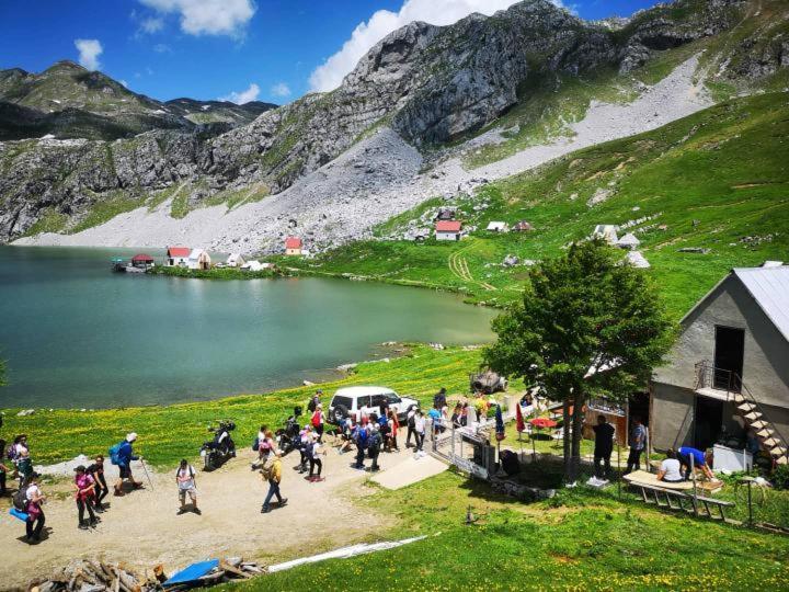 Rural Household Minic - Kapetanovo Jezero Hostel โคลาชิน ภายนอก รูปภาพ