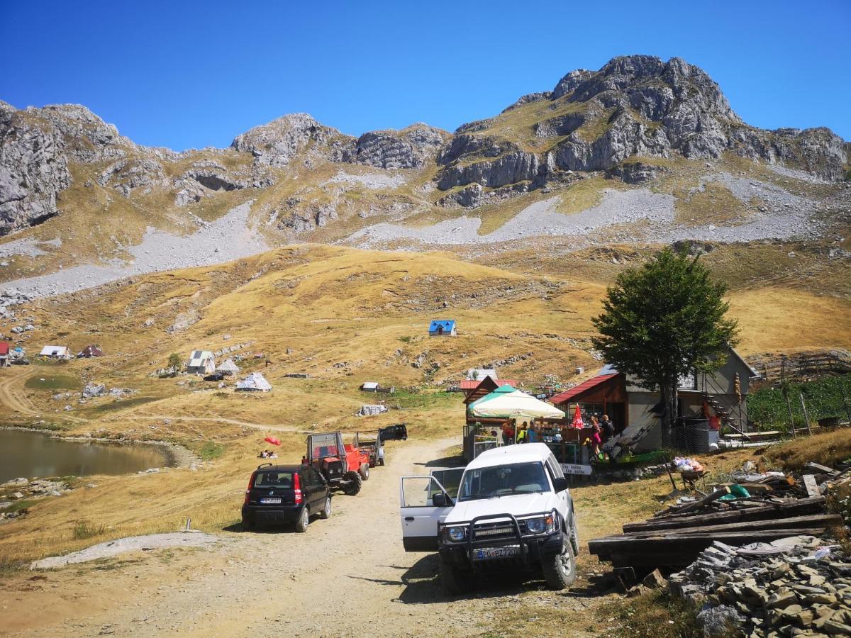 Rural Household Minic - Kapetanovo Jezero Hostel โคลาชิน ภายนอก รูปภาพ