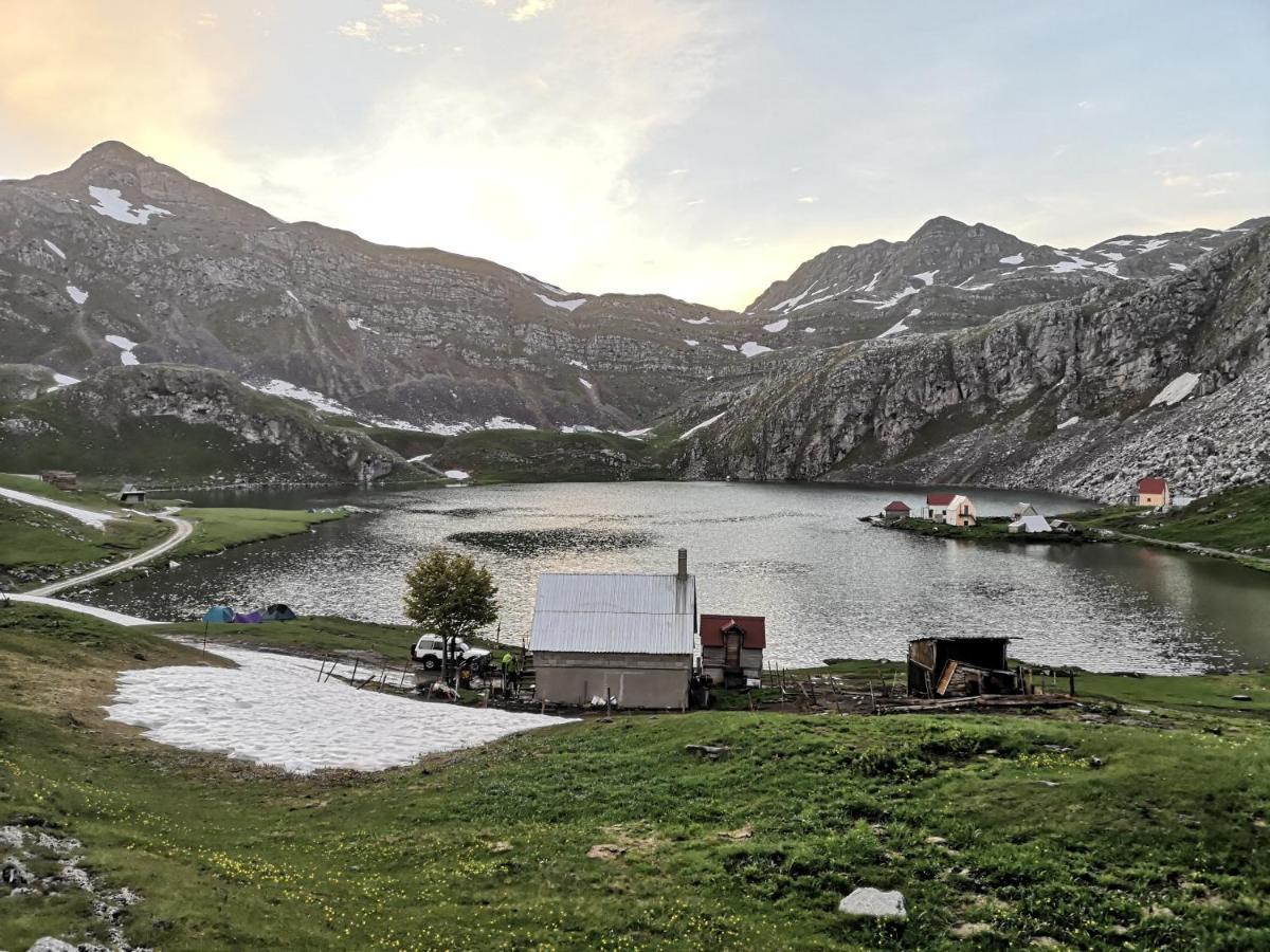 Rural Household Minic - Kapetanovo Jezero Hostel โคลาชิน ภายนอก รูปภาพ