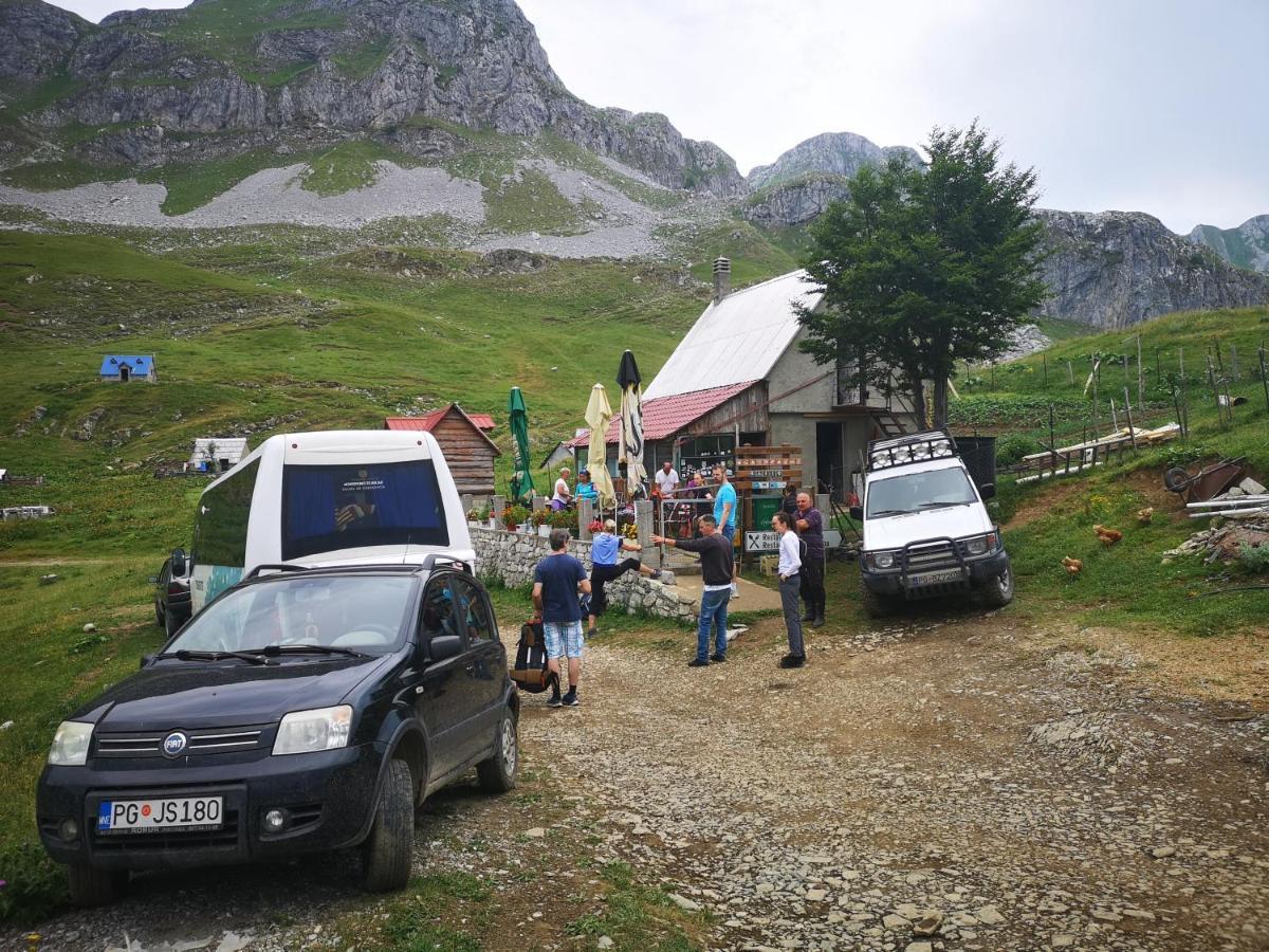 Rural Household Minic - Kapetanovo Jezero Hostel โคลาชิน ภายนอก รูปภาพ
