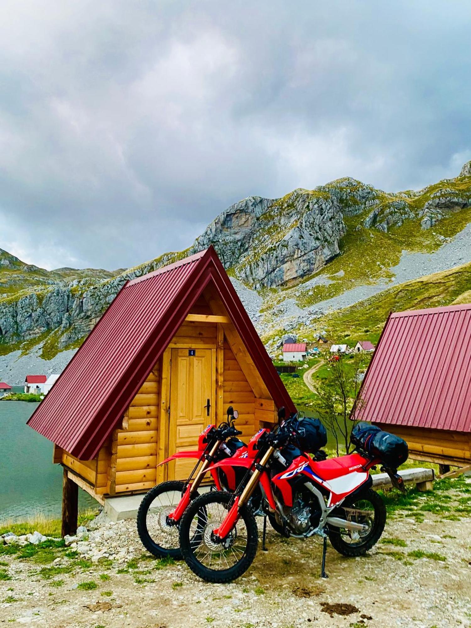Rural Household Minic - Kapetanovo Jezero Hostel โคลาชิน ภายนอก รูปภาพ