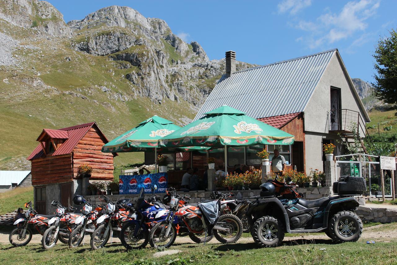 Rural Household Minic - Kapetanovo Jezero Hostel โคลาชิน ภายนอก รูปภาพ