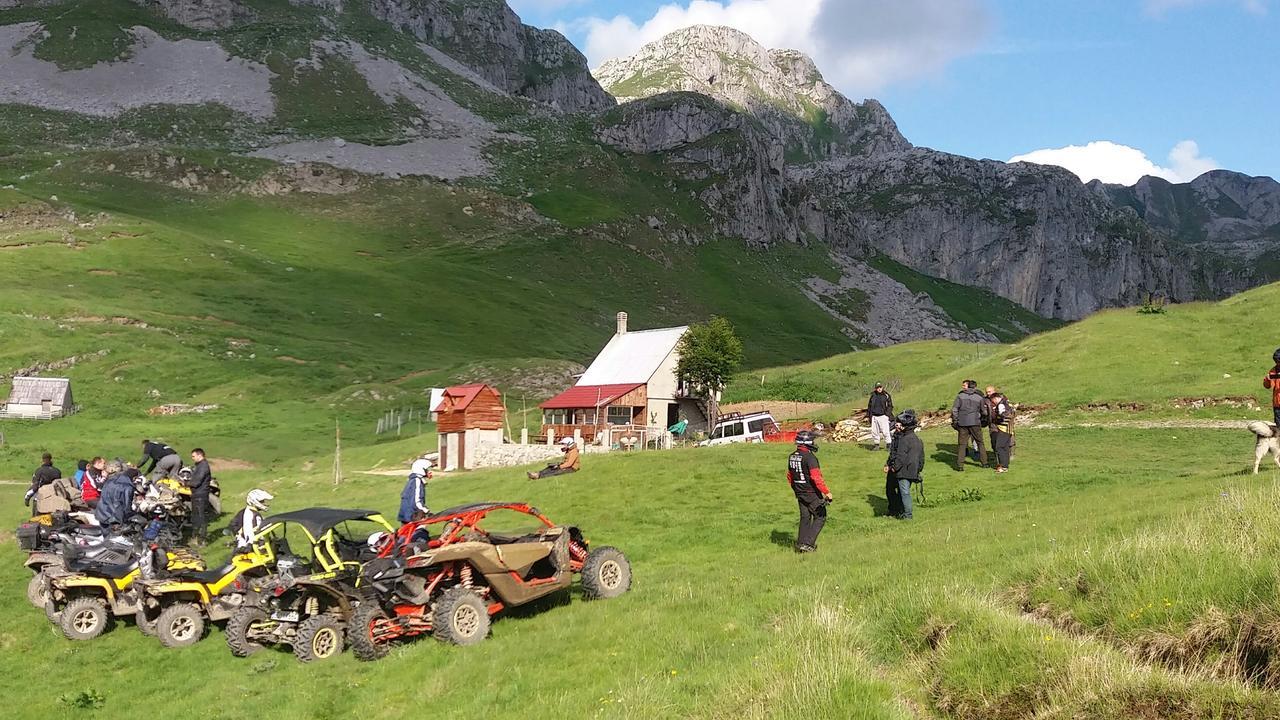 Rural Household Minic - Kapetanovo Jezero Hostel โคลาชิน ภายนอก รูปภาพ